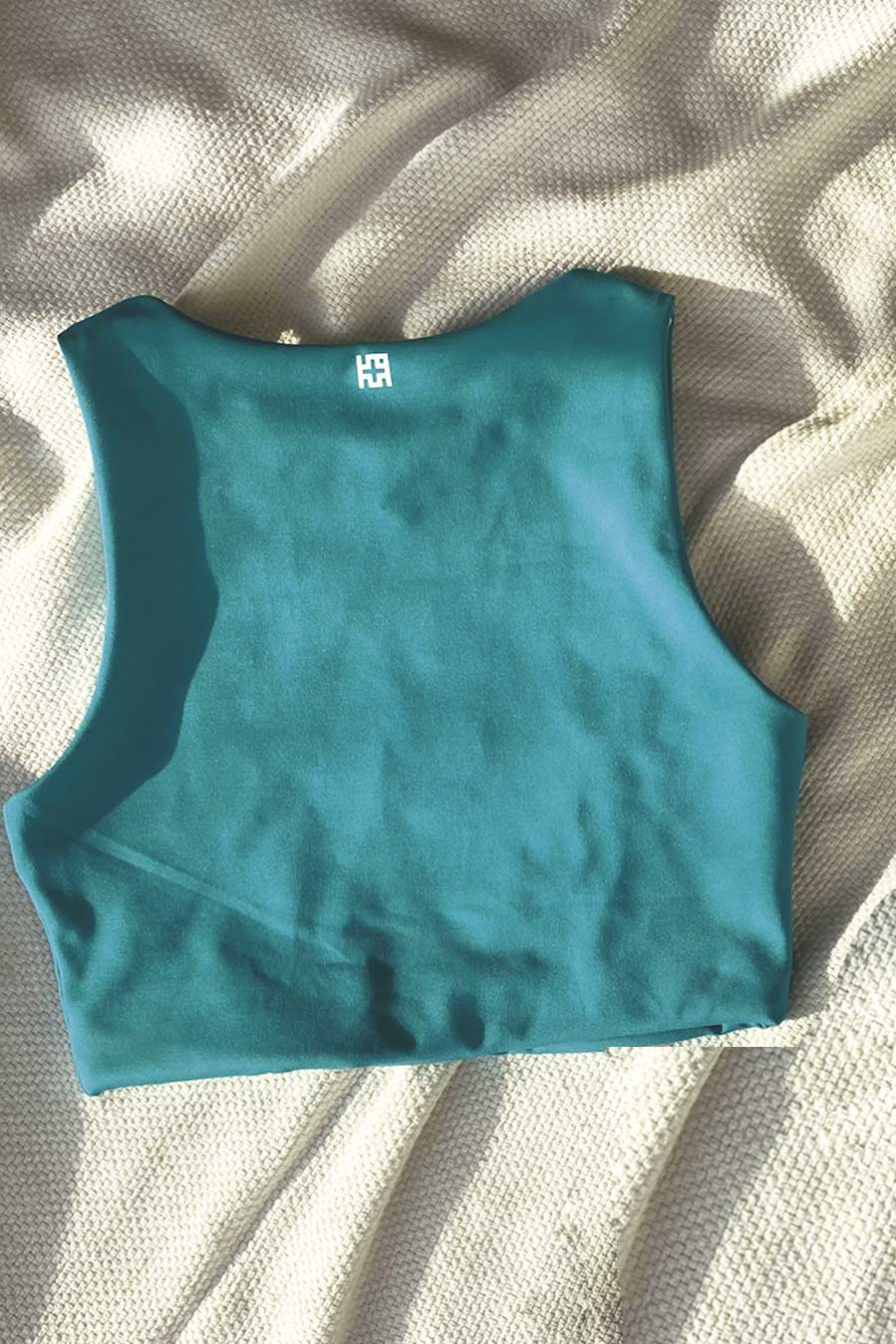 Top básico verde esmeralda